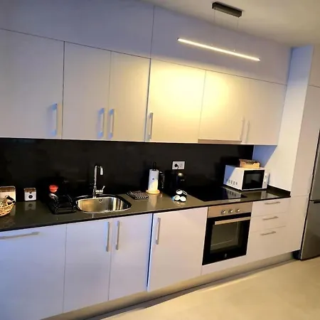 Samuel Luxury 2bedroom Apartment, Large Patio, Free Wifi And Private Parking By Namaste Elite Apartment