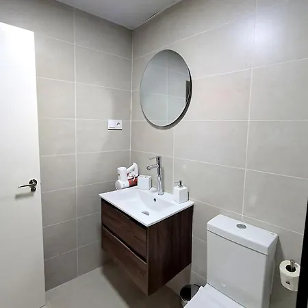 Apartment Samuel Luxury 2bedroom Apartment, Large Patio, Free Wifi And Private Parking By Namaste Elite *