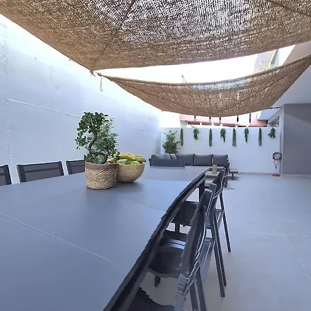 Samuel Luxury 2bedroom Apartment, Large Patio, Free Wifi And Private Parking By Namaste Elite Apartment
