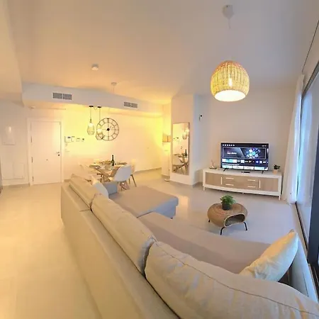Samuel Luxury 2bedroom Apartment, Large Patio, Free Wifi And Private Parking By Namaste Elite Apartment *