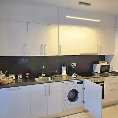 Apartment Samuel Luxury 2bedroom Apartment, Large Patio, Free Wifi And Private Parking By Namaste Elite *