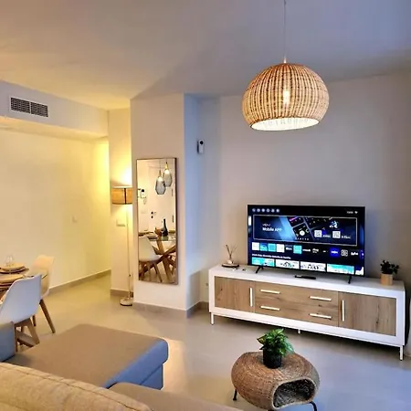 Apartment Samuel Luxury 2bedroom Apartment, Large Patio, Free Wifi And Private Parking By Namaste Elite