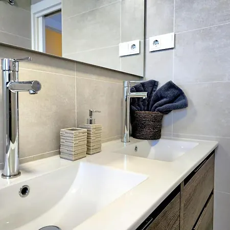 Samuel Luxury 2bedroom Apartment, Large Patio, Free Wifi And Private Parking By Namaste Elite Apartment Torremolinos
