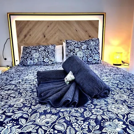 Apartment Samuel Luxury 2bedroom Apartment, Large Patio, Free Wifi And Private Parking By Namaste Elite Torremolinos