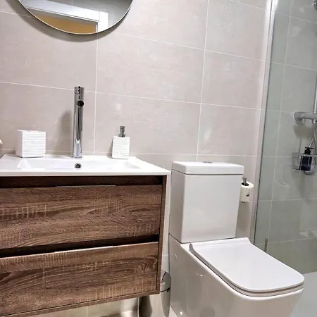 Samuel Luxury 2bedroom Apartment, Large Patio, Free Wifi And Private Parking By Namaste Elite Apartment