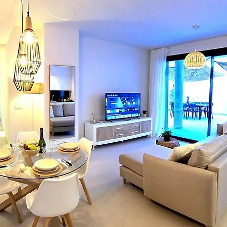 Samuel Luxury 2bedroom Apartment, Large Patio, Free Wifi And Private Parking By Namaste Elite Apartment *